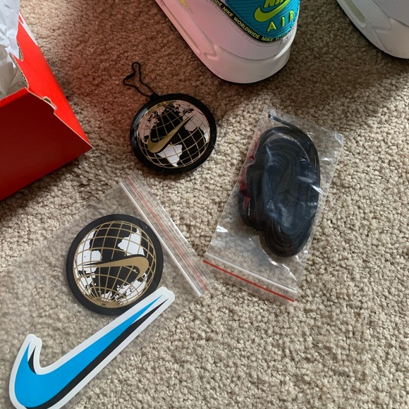 Nike Air Max 90 SE worldwide white blue fury black volt in box + laces stickers - Picture 3 of 11